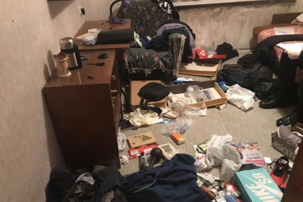 "Видели, как выносили мою микроволновку": жительница Северодонецка рассказала о "ремонтных работах" в городе "Видели, как выносили мою микроволновку": жительница Северодонецка рассказала о "ремонтных работах" в городе