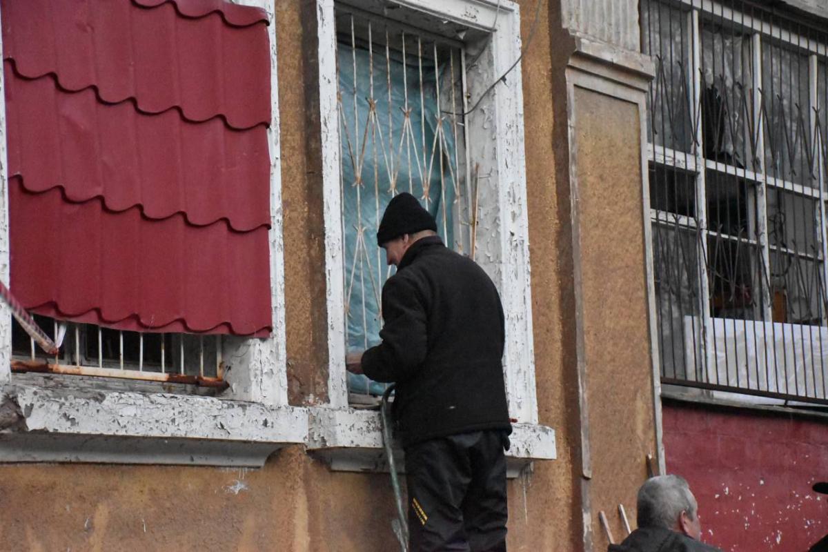 РФ вдарила ракетами по Краматорську: постраждала будівля навчального закладу та промзона (фото) РФ вдарила ракетами по Краматорську: постраждала будівля навчального закладу та промзона (фото)