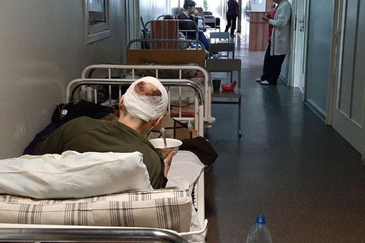 "Чем дальше - тем сложнее лечь в больницу": на оккупированной Луганщине медучреждения переполнены ранеными россиянами "Чем дальше - тем сложнее лечь в больницу": на оккупированной Луганщине медучреждения переполнены ранеными россиянами
