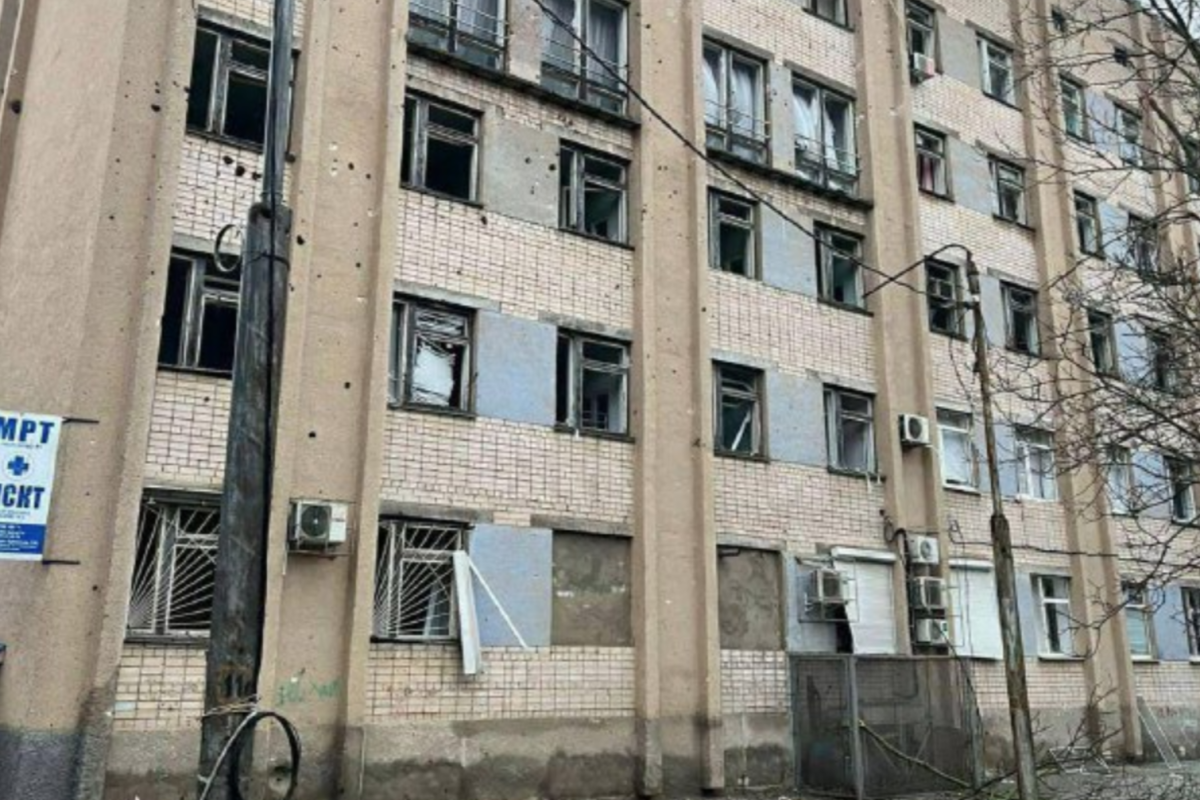 Оккупанты обстреляли родильное отделение больницы в Херсоне