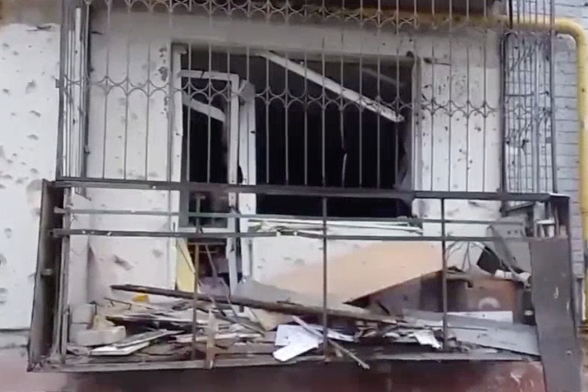 "Прилеты" в Лисичанске: в сети показали пострадавший дом и другие последствия (видео)
