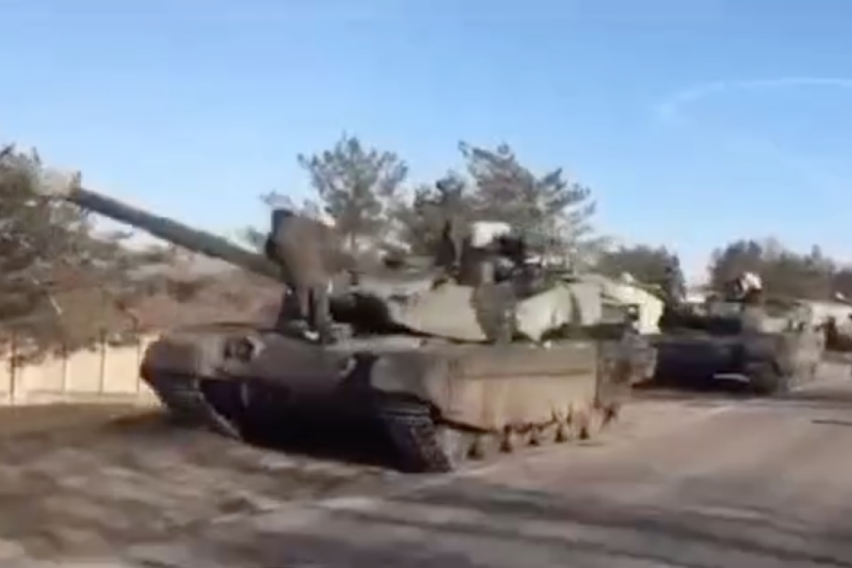 На объездной дороге в Северодонецке заметили скопление российское техники (видео)