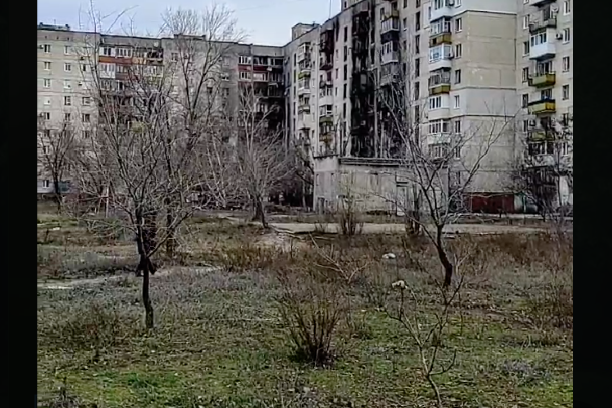 Выгорели целые этажи: дома в Северодонецке показали на видео Выгорели целые этажи: дома в Северодонецке показали на видео