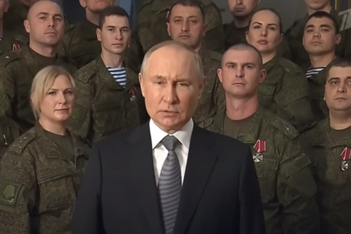 Пока ракеты летят в города Украины, Путин поздравил россиян с Новым годом Пока ракеты летят в города Украины, Путин поздравил россиян с Новым годом