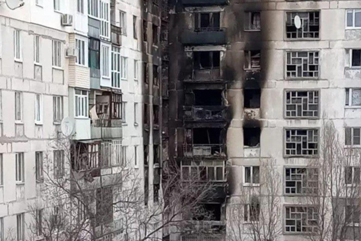 "Багато будинків горить": у мережі повідомляють про нові "прильоти" у Кремінній "Багато будинків горить": у мережі повідомляють про нові "прильоти" у Кремінній