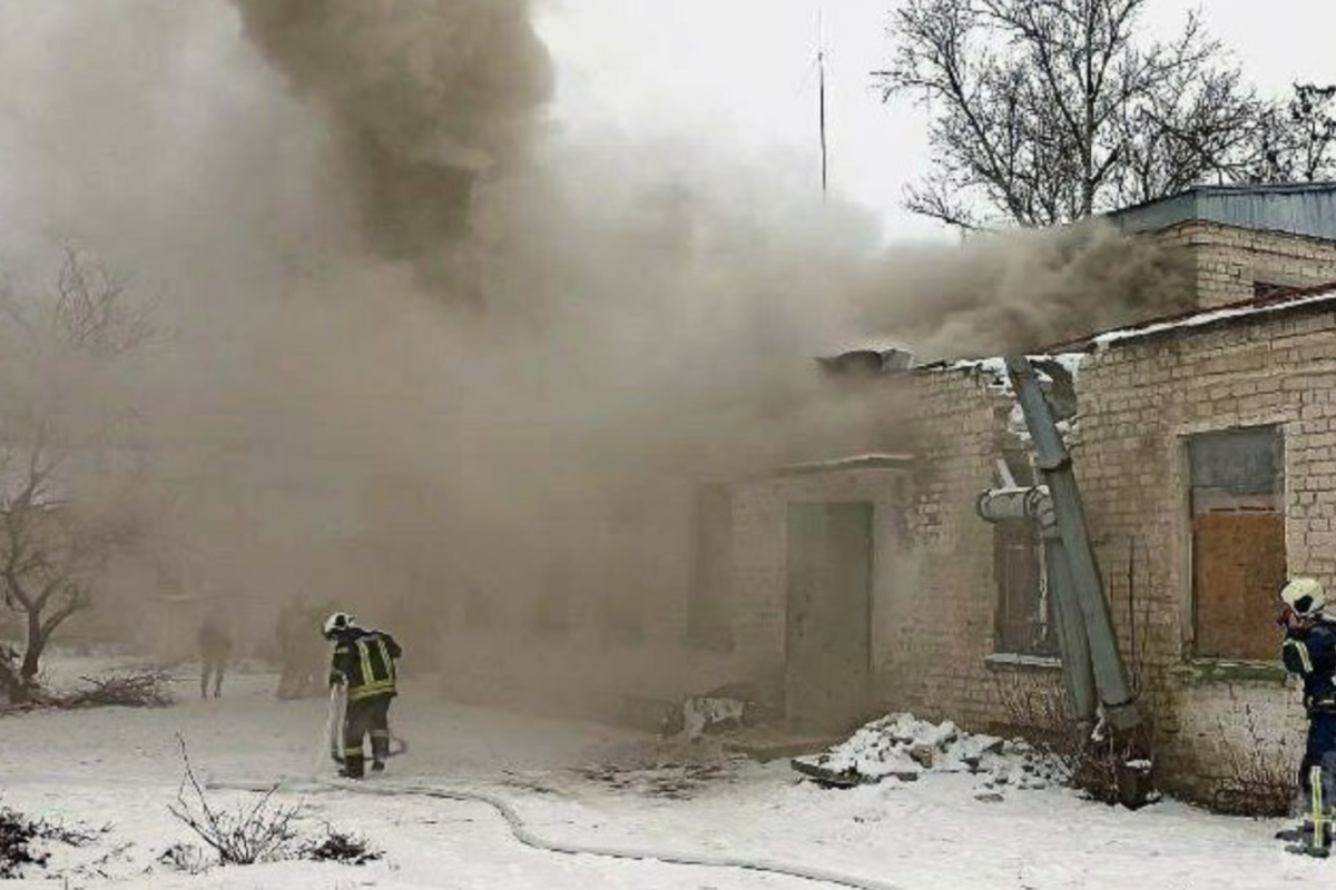 У Рубіжному згоріло складське приміщення лікарні, - соцмережі У Рубіжному згоріло складське приміщення лікарні, - соцмережі