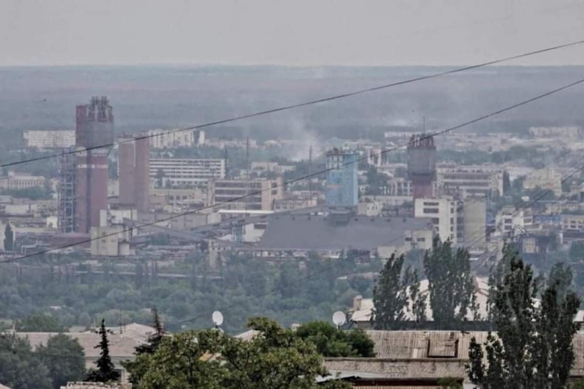 Вирвалися на поверхню ґрунтові води: у мережі розповіли про катастрофу під Сєвєродонецьком та особливості "праці" на "Азоті" Вирвалися на поверхню ґрунтові води: у мережі розповіли про катастрофу під Сєвєродонецьком та особливості "праці" на "Азоті"
