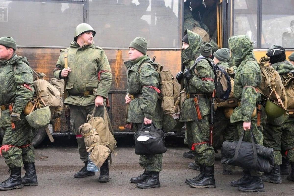 Коснется всех мужчин: РФ готовит новые правила мобилизации на захваченных территориях Луганщины Коснется всех мужчин: РФ готовит новые правила мобилизации на захваченных территориях Луганщины