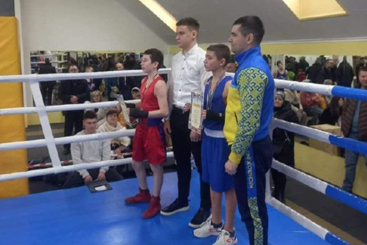 Юні спортсмени з Луганщини вибороли чотири нагороди на змаганнях у Чернівцях Юні спортсмени з Луганщини вибороли чотири нагороди на змаганнях у Чернівцях