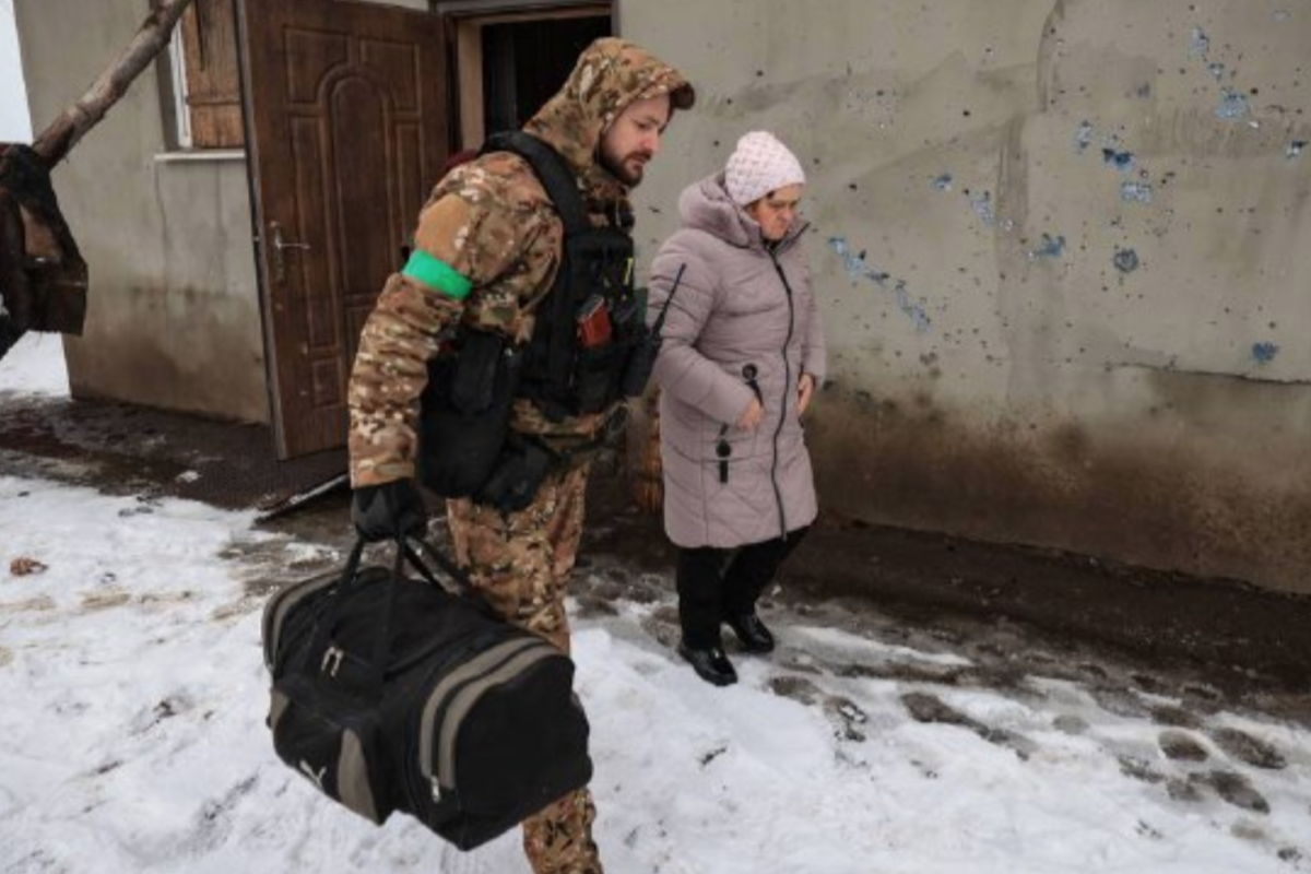 "Вже нерви здають, не витримую": з Невського евакуйовано жінку "Вже нерви здають, не витримую": з Невського евакуйовано жінку