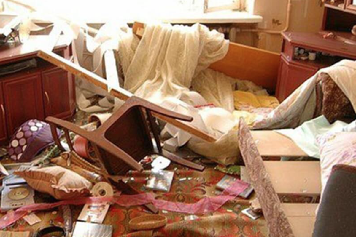 Залишати ключі сусідам немає сенсу: мешканець Сєвєродонецька показав, як росіяни зробили "ремонт" у його квартирі (відео) Залишати ключі сусідам немає сенсу: мешканець Сєвєродонецька показав, як росіяни зробили "ремонт" у його квартирі (відео)