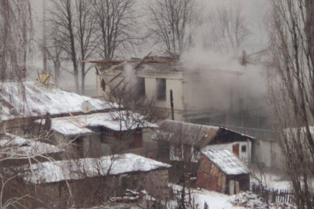 У мережі показали наслідки "прильоту" по будівлі "МДБ" у Кадіївці У мережі показали наслідки "прильоту" по будівлі "МДБ" у Кадіївці