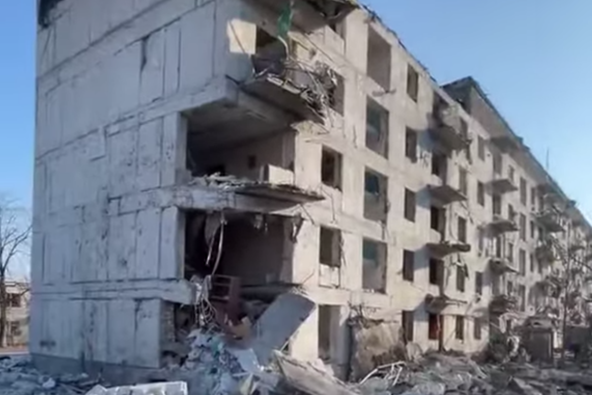 Трудно поверить в реальность: кадры из разрушенной Кременной Трудно поверить в реальность: кадры из разрушенной Кременной