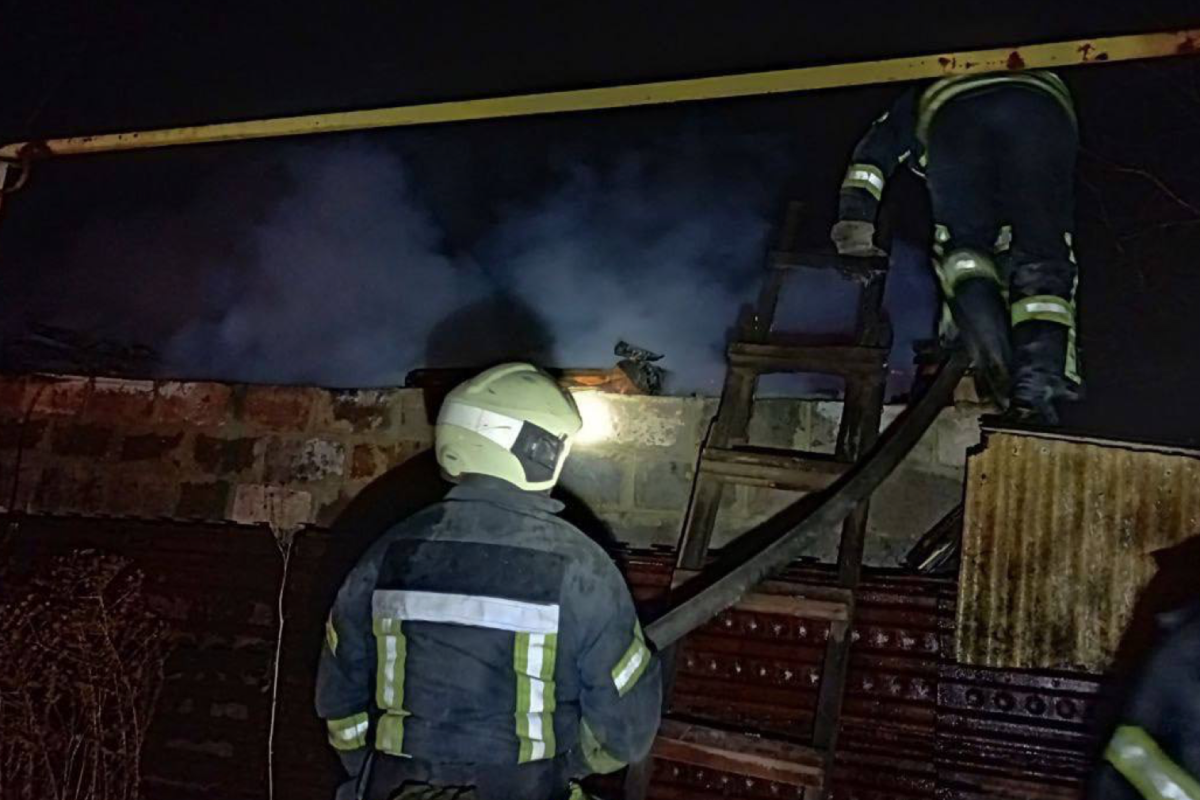 У Лисичанську горів приватний будинок: що відомо У Лисичанську горів приватний будинок: що відомо