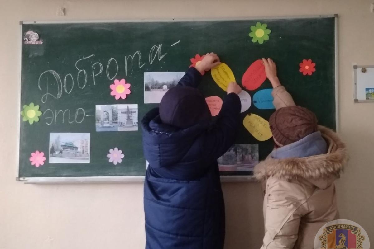 Оккупанты решили привить детям Лисичанска "семейные ценности" Оккупанты решили привить детям Лисичанска "семейные ценности"