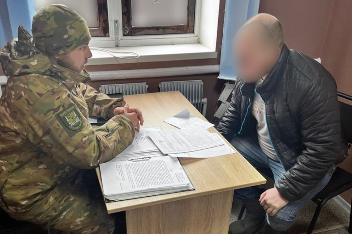 Поліцейські Луганщини викрили 27-річного колаборанта Поліцейські Луганщини викрили 27-річного колаборанта