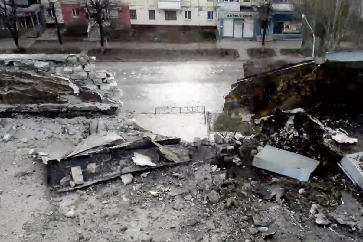 У мережі повідомляють про "прильоти" у Лисичанську: відео наслідків У мережі повідомляють про "прильоти" у Лисичанську: відео наслідків