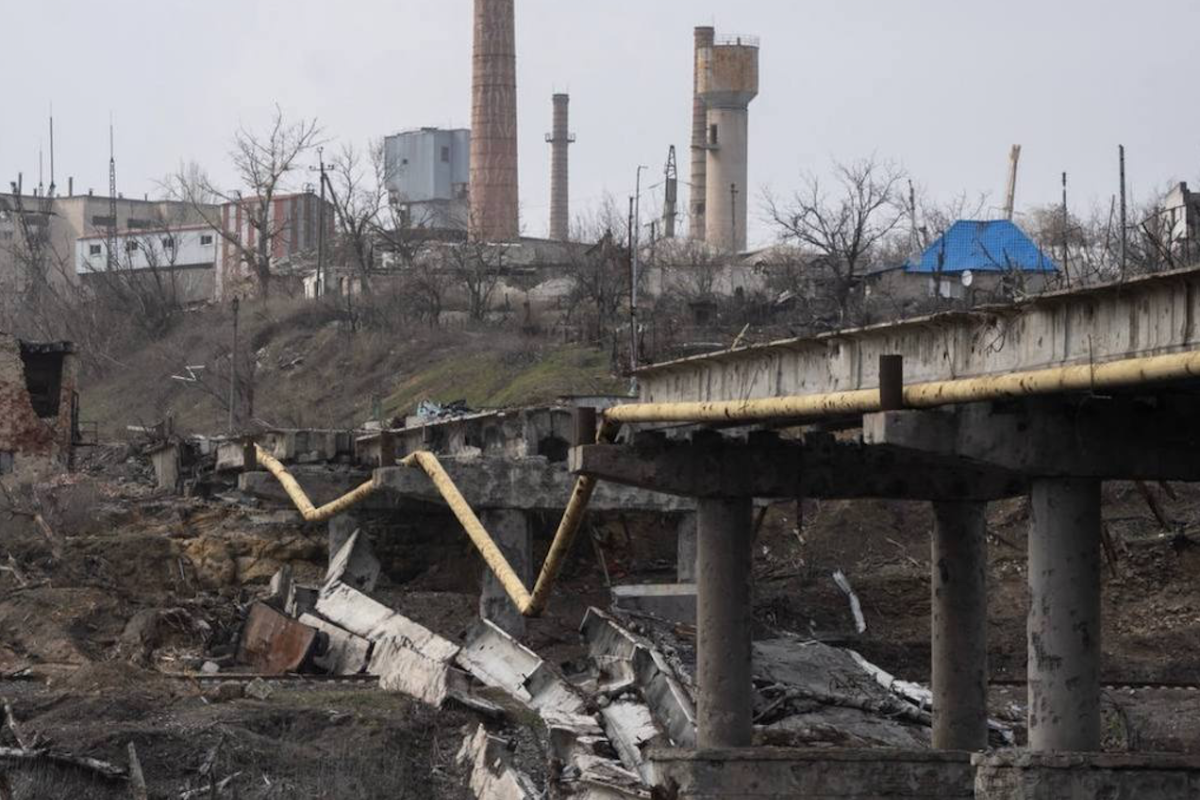Зруйнований міст між Лисичанськом та Сєвєродонецьком: у мережі показали свіжі фото Зруйнований міст між Лисичанськом та Сєвєродонецьком: у мережі показали свіжі фото