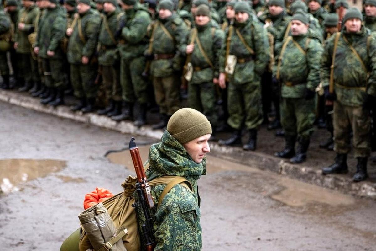 Будут забирать 18-летних: на оккупированной Луганщине россияне организуют призыв "на срочную службу" Будут забирать 18-летних: на оккупированной Луганщине россияне организуют призыв "на срочную службу"