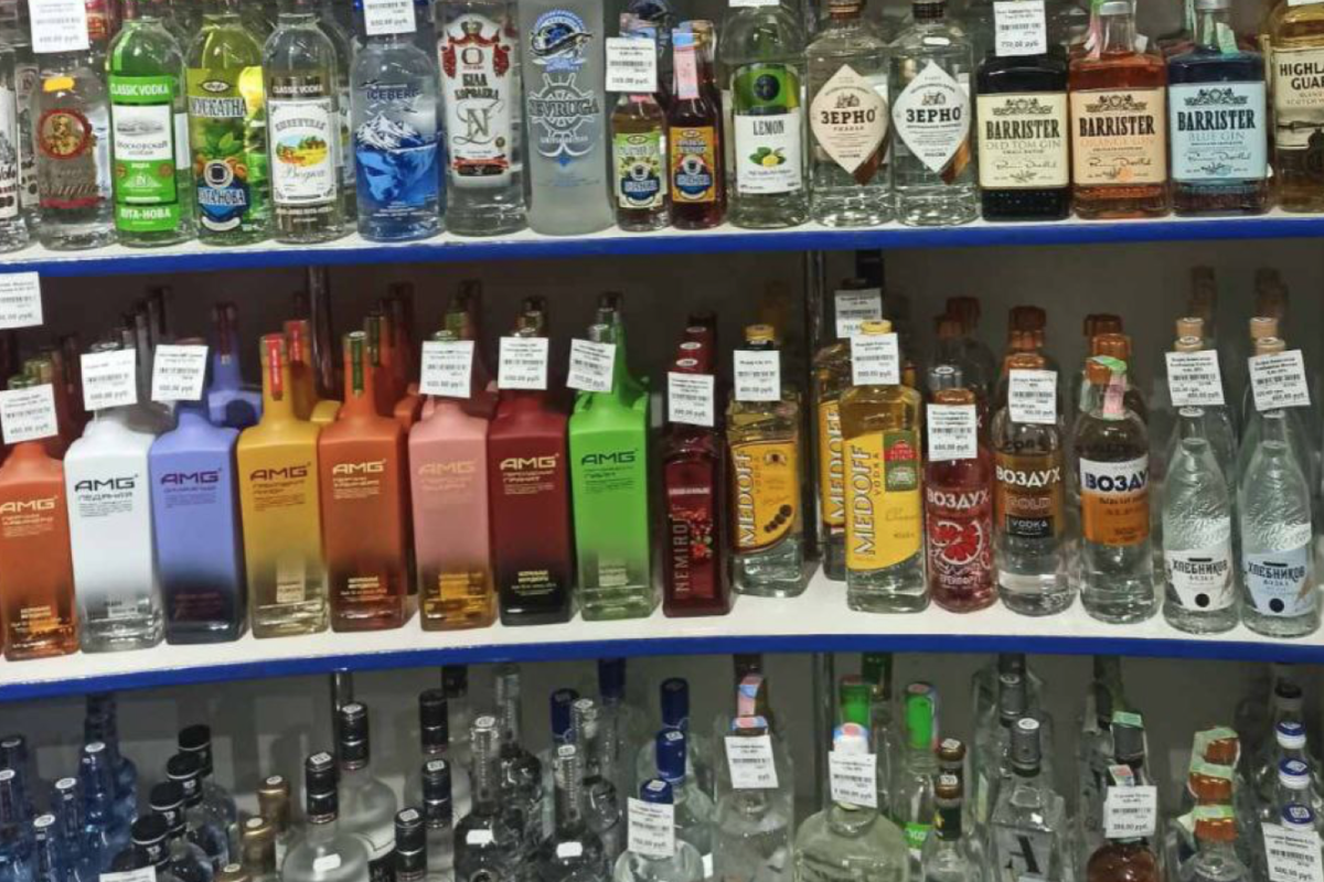 "Сухой закон" - не закон: в сети показали водочный ассортимент в одном из магазинов вблизи Северодонецка "Сухой закон" - не закон: в сети показали водочный ассортимент в одном из магазинов вблизи Северодонецка