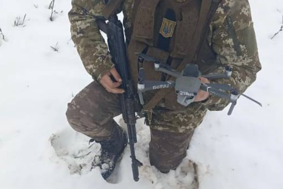 "Приземлили "Борю": на Луганщине пограничники сбили вражеский дрон "Приземлили "Борю": на Луганщине пограничники сбили вражеский дрон