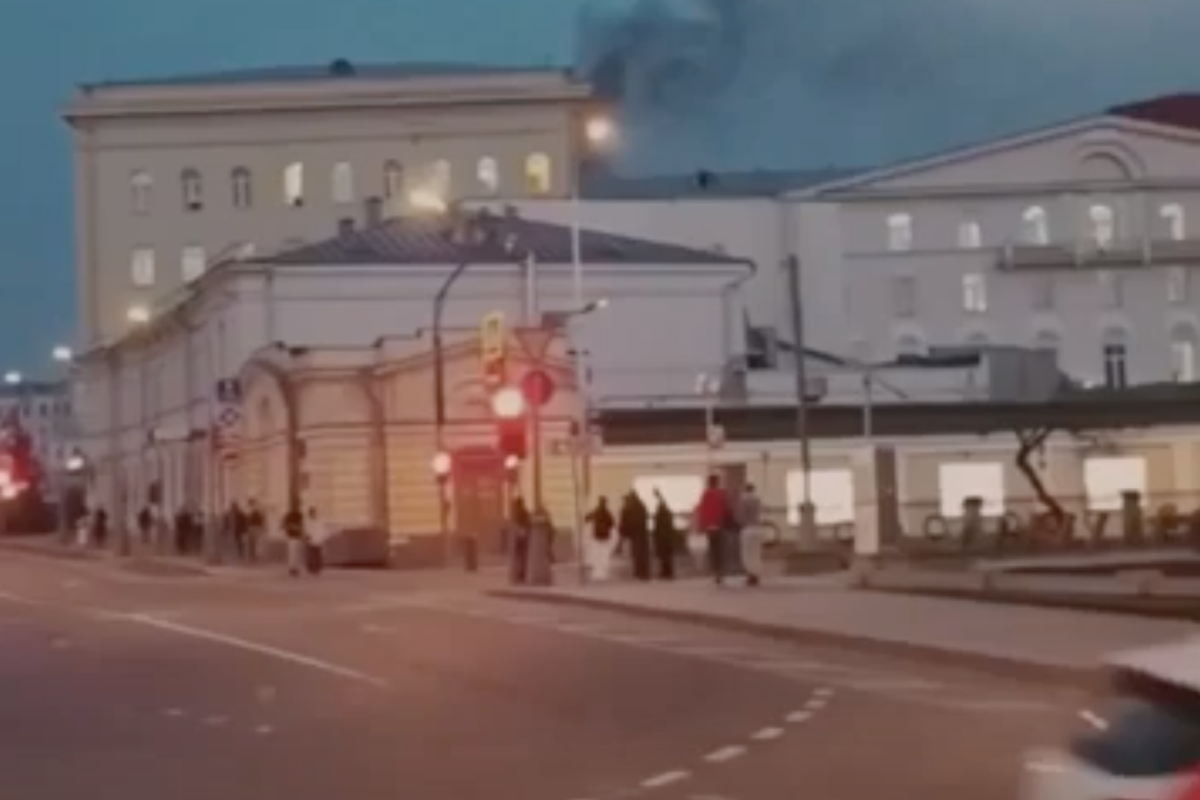 В Москве горит здание Минобороны РФ - видео В Москве горит здание Минобороны РФ - видео