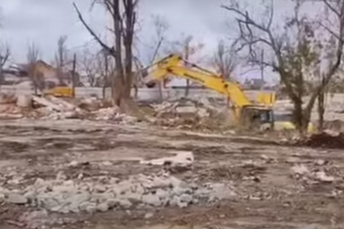 В Мариуполе повреждено 90% всех школ, 8 школ разрушены полностью - видео В Мариуполе повреждено 90% всех школ, 8 школ разрушены полностью - видео