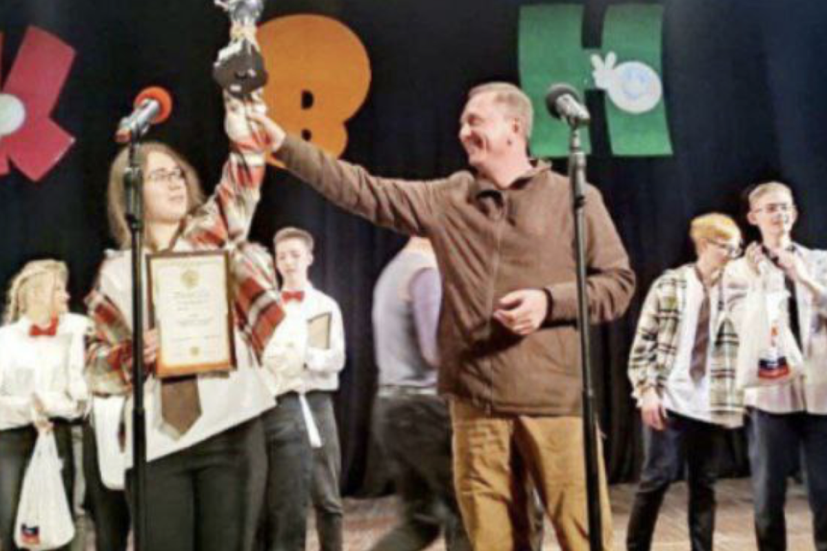 "КВК" від загарбників: у Сєвєродонецьку влаштували чергову "виставу" за участю дітей "КВК" від загарбників: у Сєвєродонецьку влаштували чергову "виставу" за участю дітей