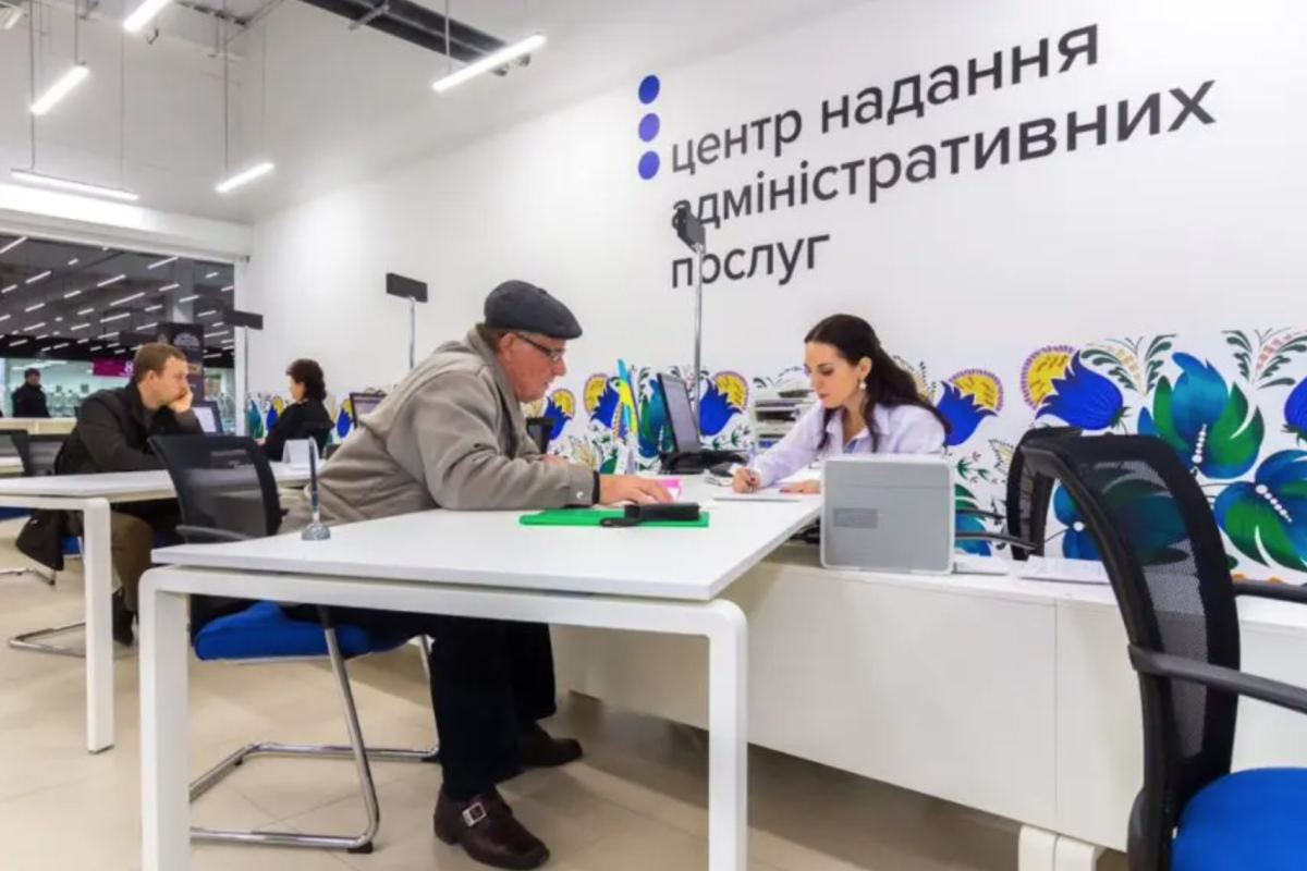 У гуманітарних хабах Луганщини запрацювали шість ЦНАПів: куди звертатися У гуманітарних хабах Луганщини запрацювали шість ЦНАПів: куди звертатися