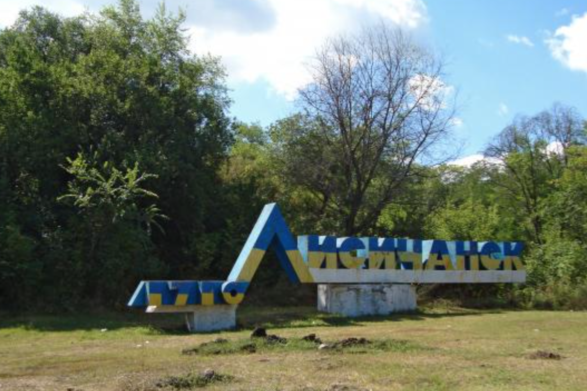 Вічний вогонь серед заростей: у мережі показали нове відео з Лисичанська