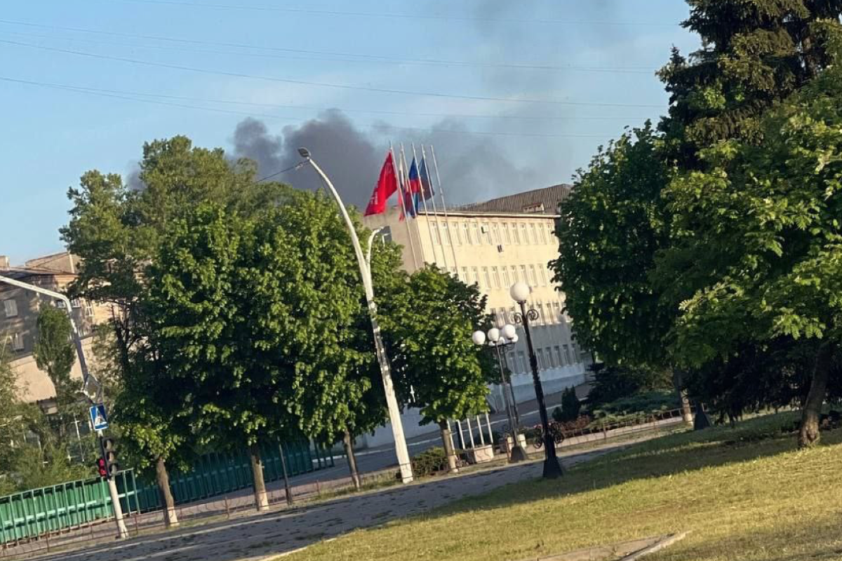 У Луганську пролунав потужний вибух: що відомо наразі (фото, відео) У Луганську пролунав потужний вибух: що відомо наразі (фото, відео)