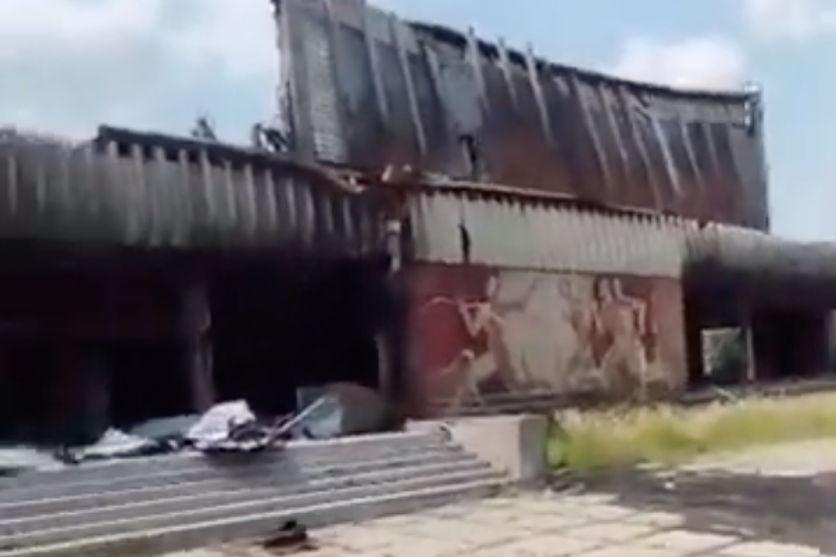 Зруйнована пам'ятка: як зараз виглядає Льодовий палац у Сєвєродонецьку (відео)