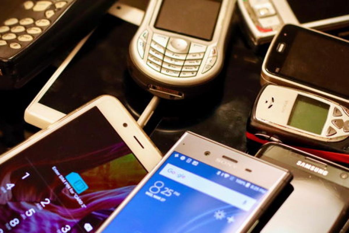 "До комендатури можна дозніматися": користуватися мобільним телефоном у Сєвєродонецьку небезпечно