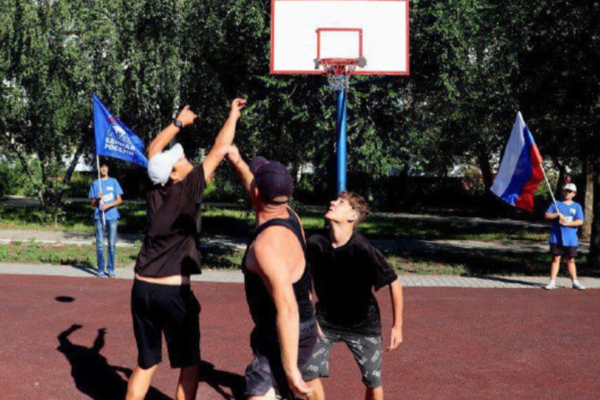 Ні кроку без прапора: у Сєвєродонецьку окупанти влаштували чергове "свято" на камеру