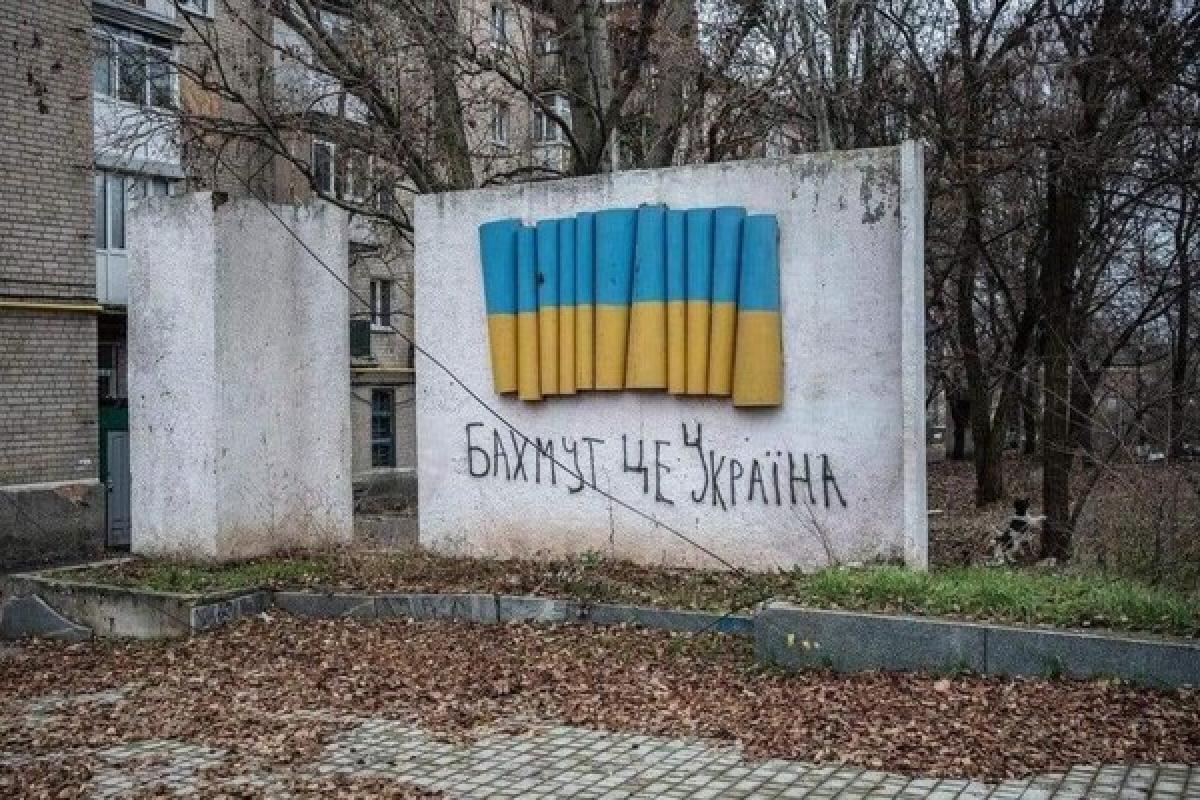 Мы освободим Бахмут и еще два города, - Зеленский