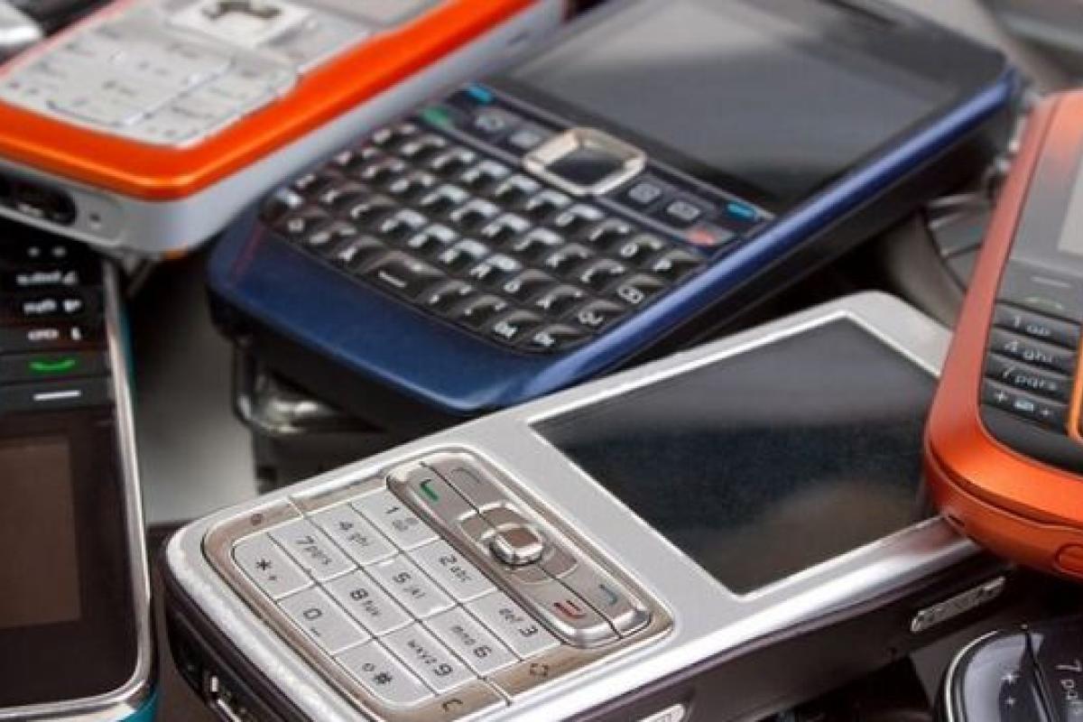 "Связь не зря отключили": в Северодонецке за звонок по телефону можно оказаться в "неприятной ситуации"