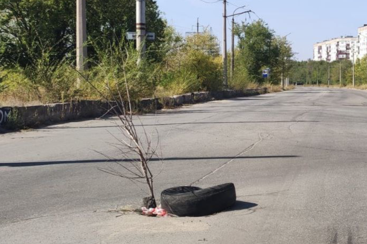 "Чисто російський метод": у мережі показали, як виглядає "ремонт доріг" у Сєвєродонецьку "Чисто російський метод": у мережі показали, як виглядає "ремонт доріг" у Сєвєродонецьку