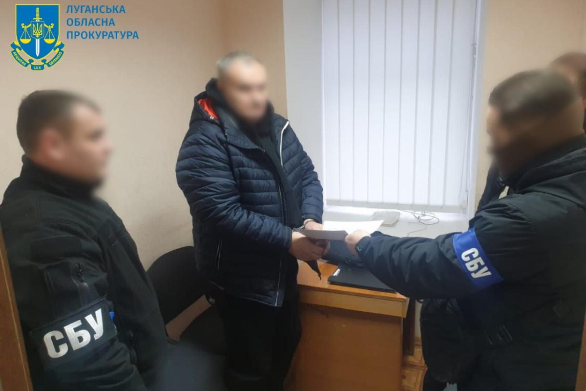 Посадовця зі Сватового засуджено до 7 років за співпрацю з окупантами Посадовця зі Сватового засуджено до 7 років за співпрацю з окупантами