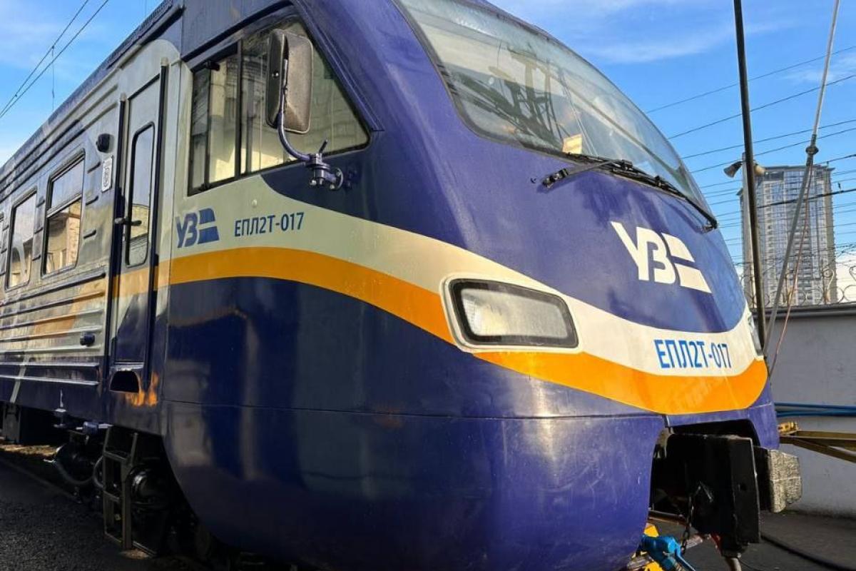 "Укрзалізниця" модернізувала електропоїзд, випущений в Луганську у 2006 році - фото "Укрзалізниця" модернізувала електропоїзд, випущений в Луганську у 2006 році - фото