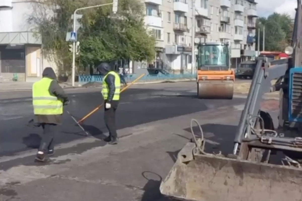 "Показуху влаштовують": у Сєвєродонецьку похвалилися ремонтом дроги, але не все так просто "Показуху влаштовують": у Сєвєродонецьку похвалилися ремонтом дроги, але не все так просто