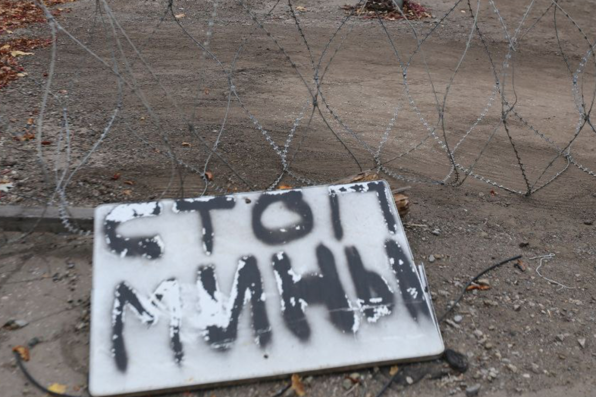 Всюди міни: як зараз виглядає окуповане Новотошківське (фото) Всюди міни: як зараз виглядає окуповане Новотошківське (фото)