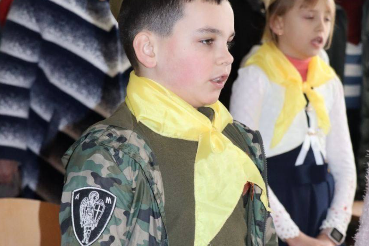 Апогей цинізму: в одній зі шкіл Сєвєродонецька відкрили "парти героїв" Апогей цинізму: в одній зі шкіл Сєвєродонецька відкрили "парти героїв"