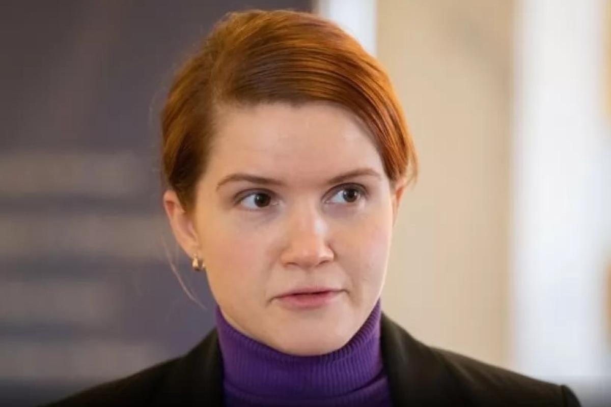 Безуглая заявила о выходе из фракции и партии "Слуга народа" Безуглая заявила о выходе из фракции и партии "Слуга народа"