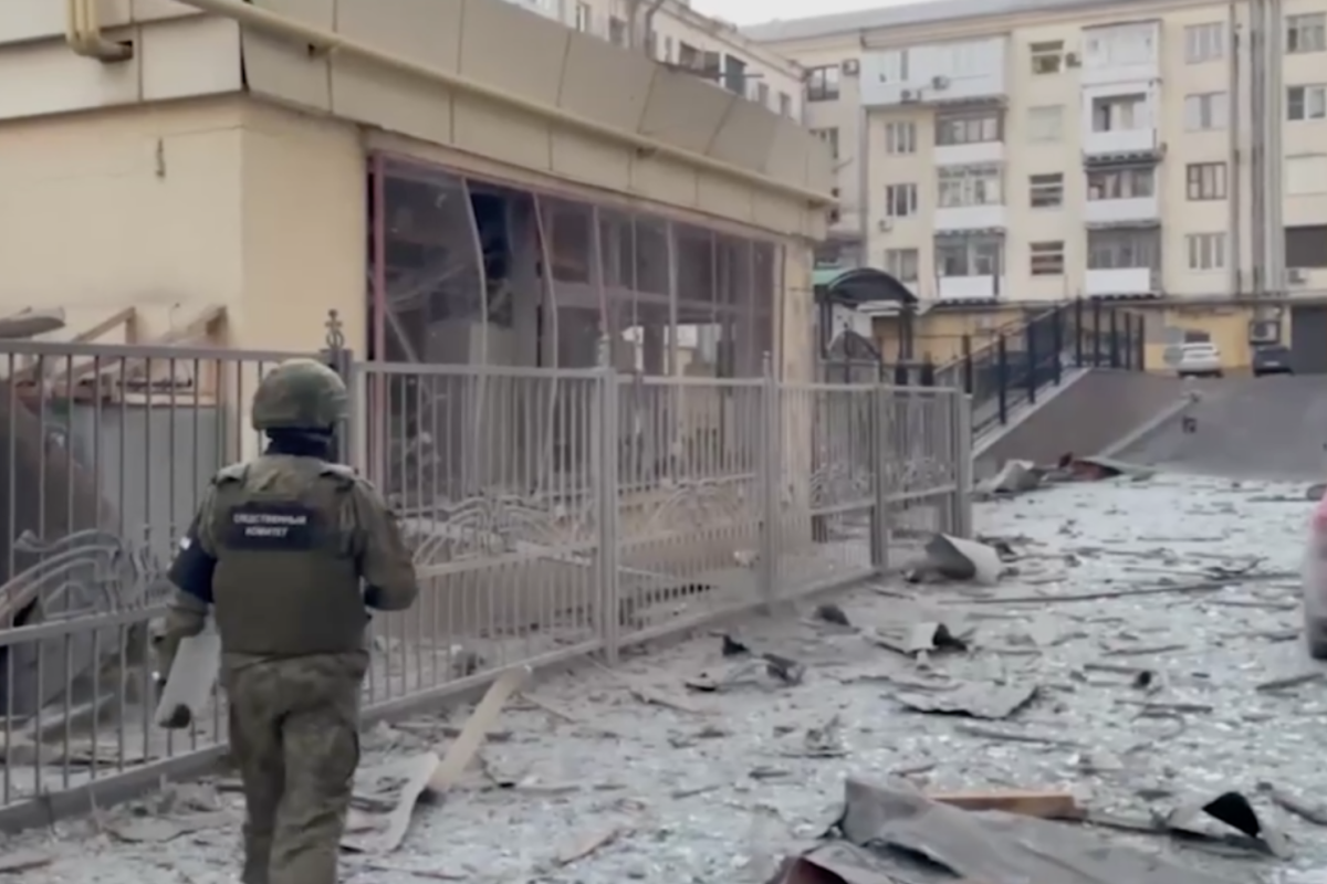 Вночі у Донецьку "прилетіло" по готелю, де зібралися святкувати окупанти - відео Вночі у Донецьку "прилетіло" по готелю, де зібралися святкувати окупанти - відео
