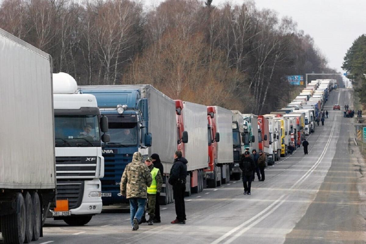 Польські фермери заблокували п'ять пунктів пропуску: ситуація на кордоні Польські фермери заблокували п'ять пунктів пропуску: ситуація на кордоні