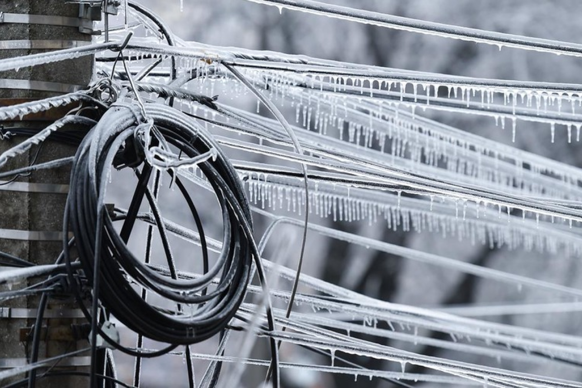 Света нет больше недели: в ряде районов оккупированной Луганщины россияне не могут восстановить электроснабжение