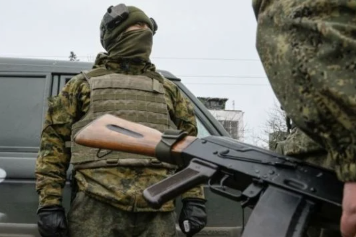 Жителям Сєвєродонецька "ненав'язливо" пропонують вступати до лав окупаційної армії