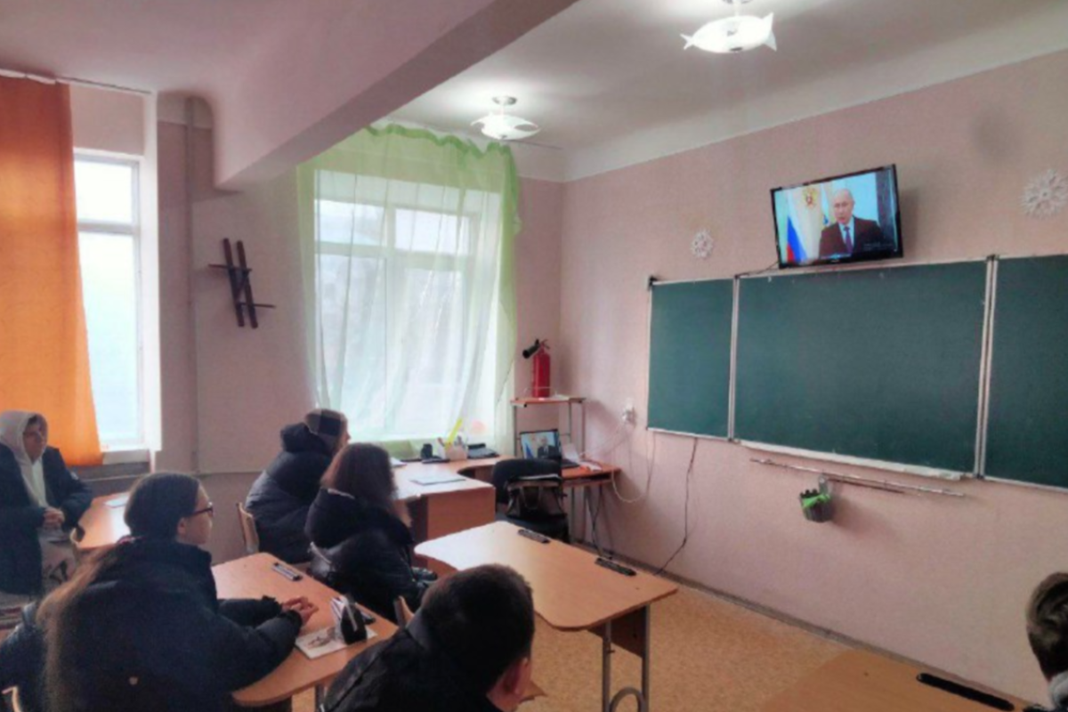"Навіть сидять по команді "смирно": як окупанти "перевиховують" дітей Лисичанська та Сєвєродонецька