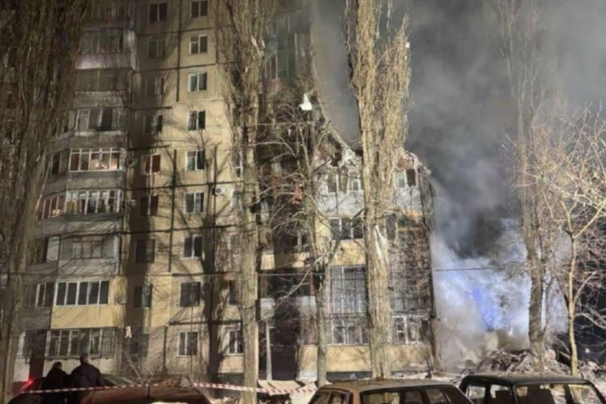В Одесі російський дрон зруйнував частину багатоповерхівки: є загиблий, серед постраждалих - вагітна жінка та дитина В Одесі російський дрон зруйнував частину багатоповерхівки: є загиблий, серед постраждалих - вагітна жінка та дитина