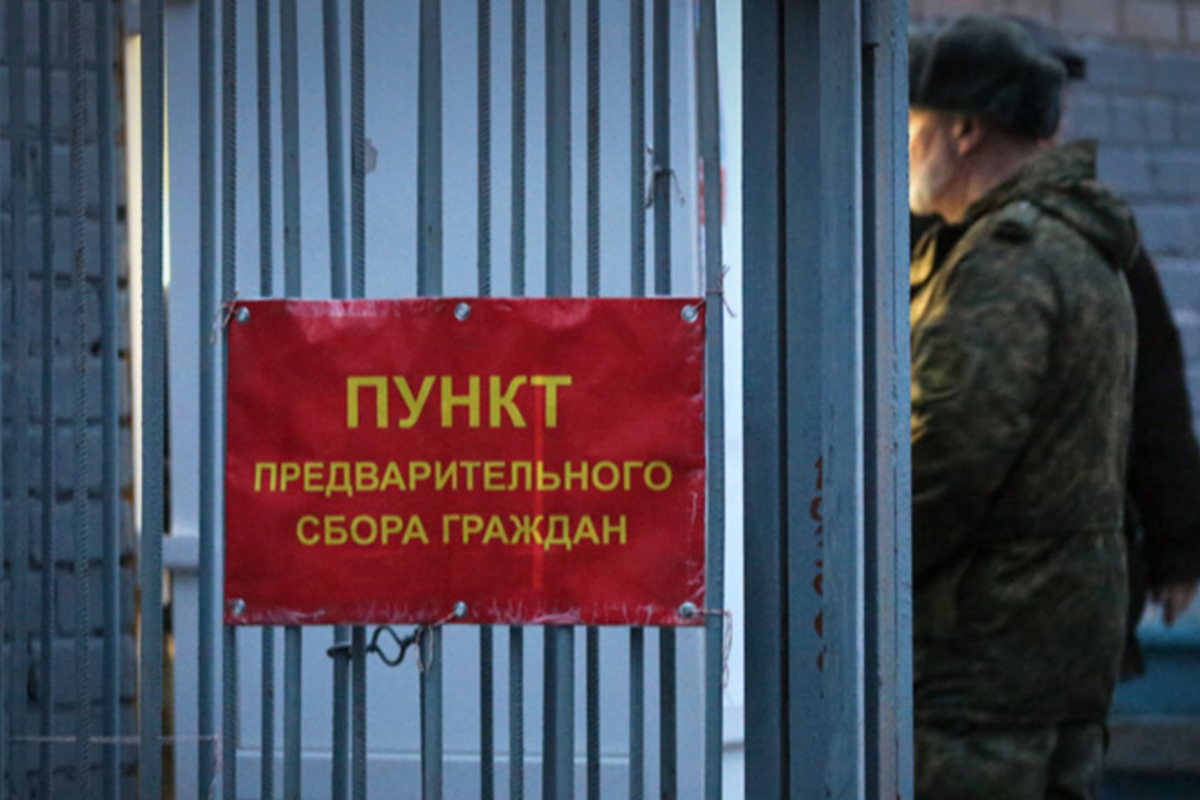 За одним человеком круглосуточно дежурят целые бригады: в оккупированном Антраците устроили "охоту" на мужчину, который отказался воевать, - ЛОВА